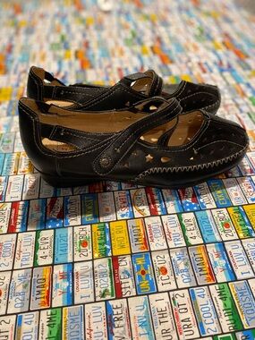 Women's Black Mary Jane Cutout Flats